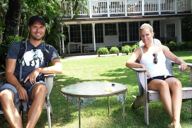 Afternoon at McGarret - Hawaii 5-0 TV Tour - Choosing lunch at the house