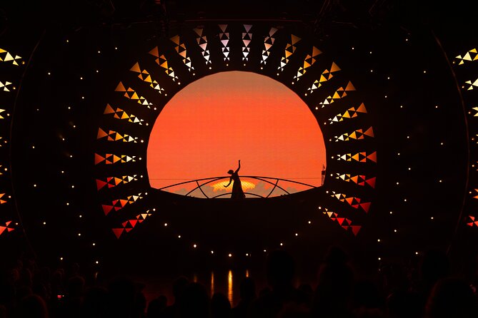 'Auana by Cirque du Soleil at the Waikiki Beachcomber Hotel - Who will enjoy ʻAuana most?