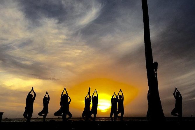 Beach Yoga on Waikiki with Diamondhead Backdrop - What happens during the 60-minute session