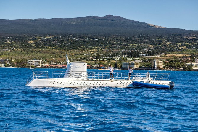 Big Island: Atlantis Submarine from Kona Beach - Comfort, claustrophobia, and the near-vertical ladder