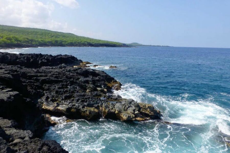 Big Island: Captain Cook Sightseeing & Snorkel Expedition - A boat ride with more than a transfer