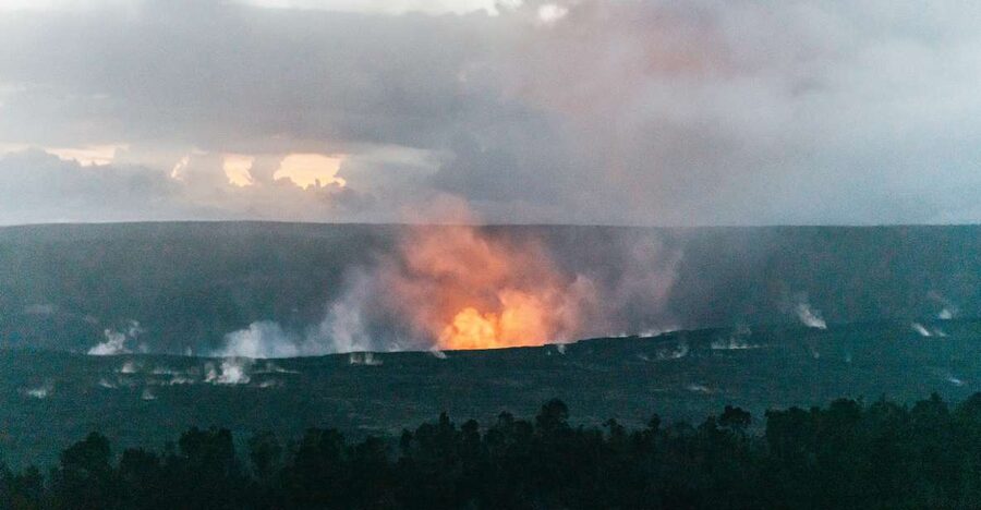 Big Island: Evening Volcano Explorer from Hilo - Entering Hawaii Volcanoes National Park