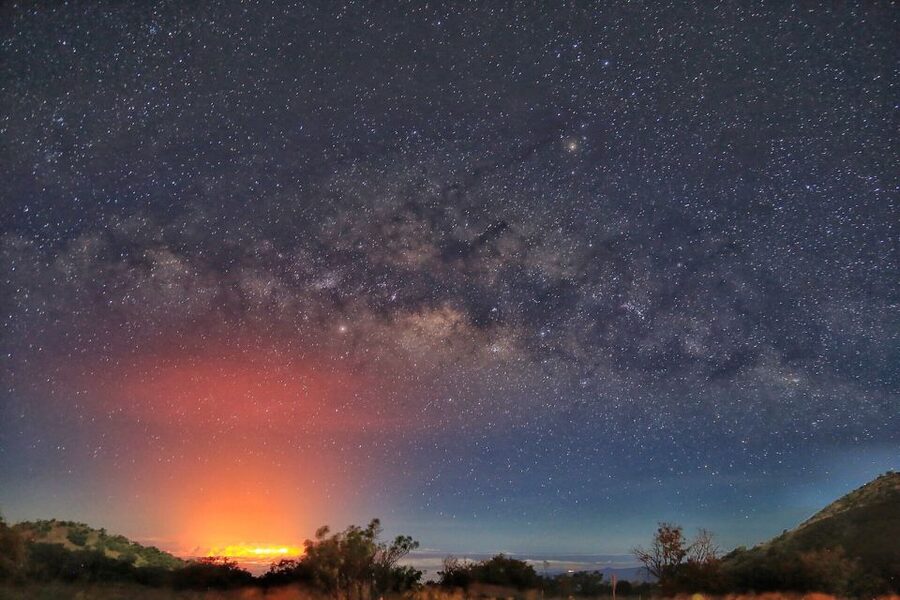Big Island, Hawaii: Volcano and Stargazing Tour with Dinner - Kona coffee, lava rock, and a warm start