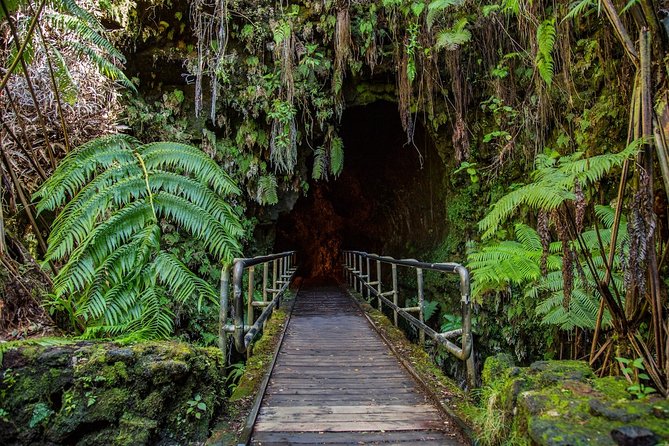 Big Island in a Day: Volcanoes Waterfalls Sightseeing and History - Waipio Valley and the end of the northern route