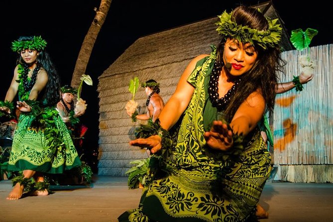 Big Island: Island Breeze Luau - A royal welcome on Kamakahonu Bay
