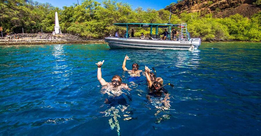 Big Island: Kona Half-Day Boat Tour with Snorkeling & Lunch - Sea caves and lava tubes give the ride a geological twist