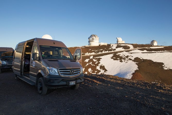 Big Island: Mauna Kea Summit and Stars Small-Group Adventure Tour - A warm meal and time to adjust at the visitor station