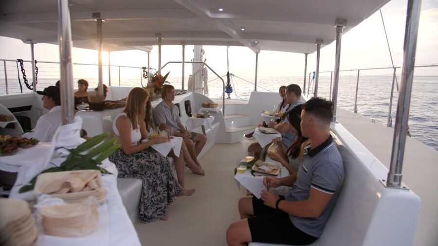 Big Island: Morning Snorkel Sail to Captain Cook's Monument - Setting Sail from Keauhou Bay at 8:30