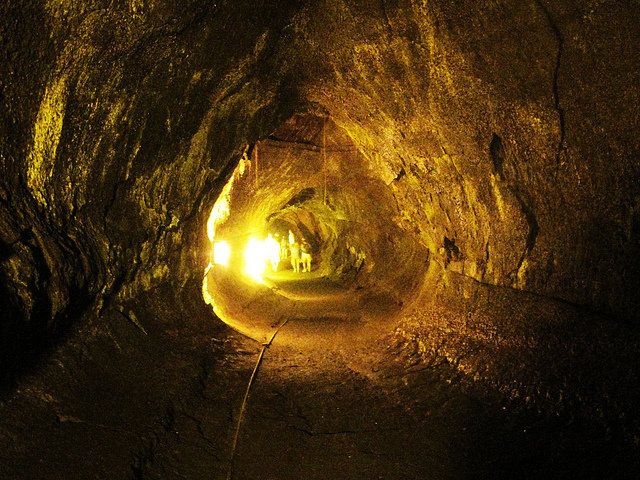 Big Island: Volcano Adventure - Walking through Nāhuku Lava Tube