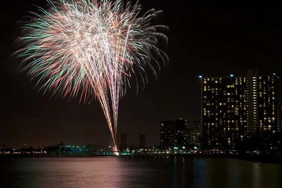 Board from Waikiki Beach: Friday Night Fireworks sail - A short cruise along Waikiki’s changing shoreline