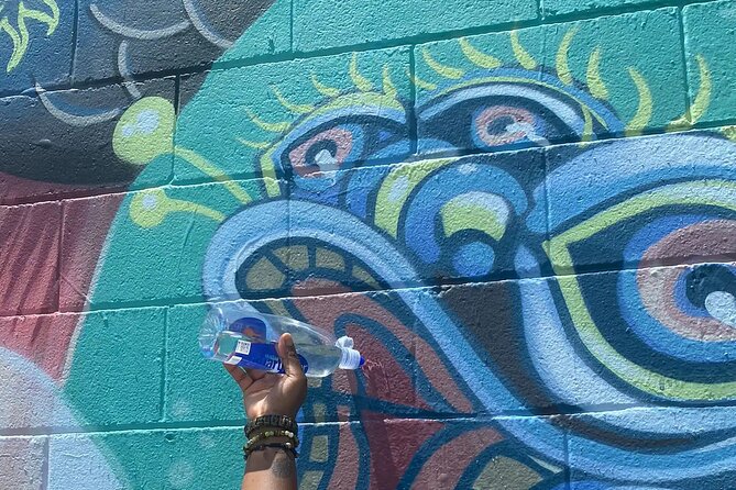 Creative Soul Scavenger Hunt of Waikiki Oahu - Meeting locals with Tara’s Vibe Test