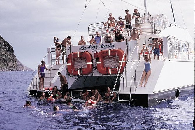 Deluxe Na Pali Morning Snorkel Tour on the Lucky Lady - The cruise along the Na Pali cliffs