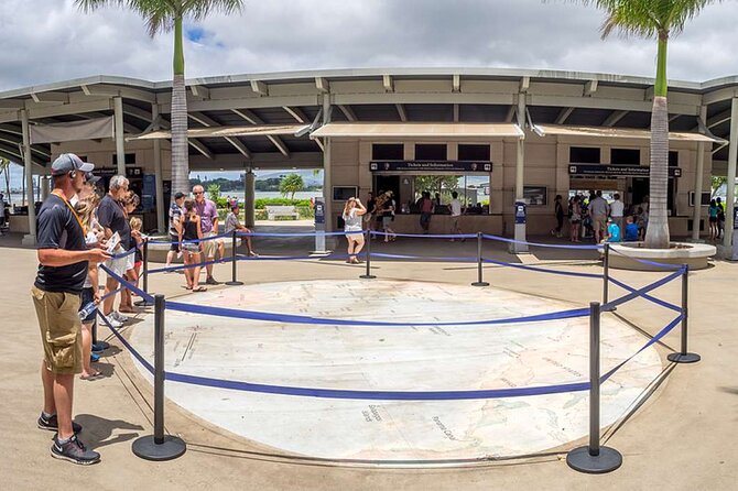 Deluxe Pearl Harbor USS Arizona Memorial and Honolulu City Tour - The King Kamehameha statue is the one real city stop