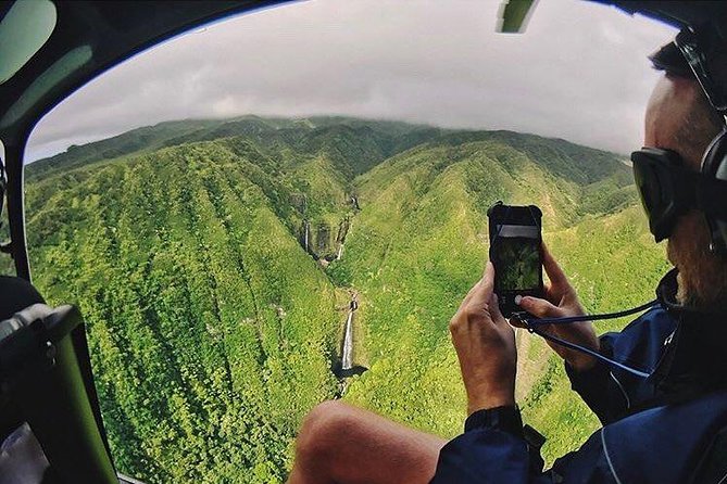 Doors Off West Maui and Molokai 45 minute Helicopter Tour - What the doors-off cabin feels like