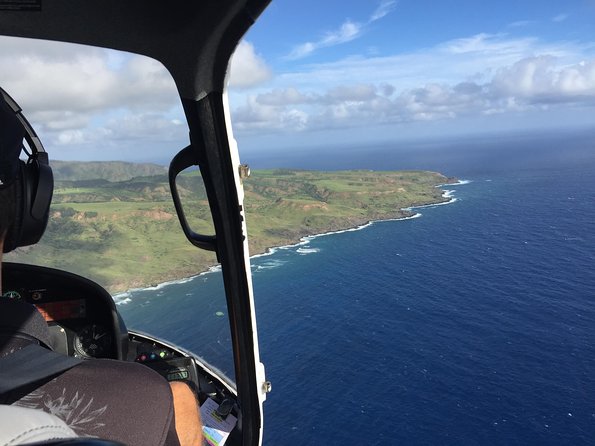 Doors Off West Maui and Molokai 45 minute Helicopter Tour - Small group size and seat comfort