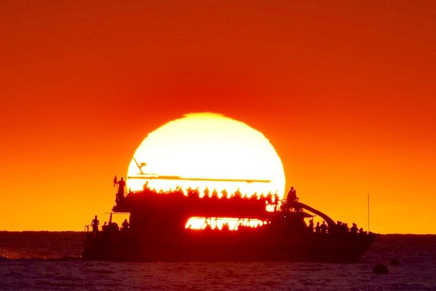 From Hawaii: Historical Dinner Cruise Tour to Kealakekua Bay - Setting out from Kailua Pier at 4 PM
