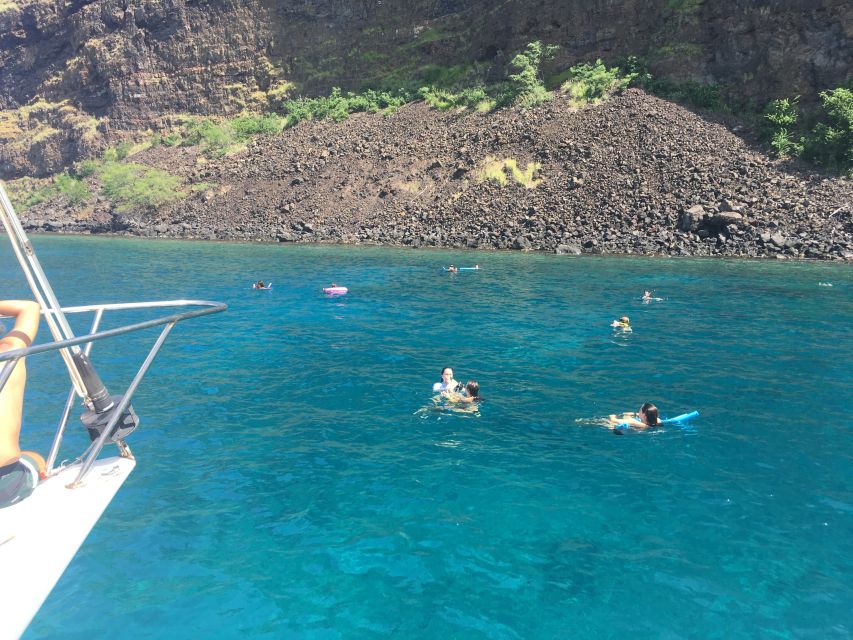 From Keauhou Bay: Snorkel Cruise to Captain Cook's Monument - Why the crew makes a difference