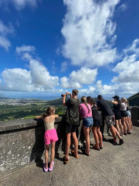 From Waikiki: Oahu Scenic Half-Day Circle Island Tour - Small-group transport makes the schedule easier