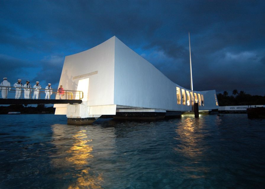 From Waikiki: Pearl Harbor USS Arizona Memorial Program - Getting your bearings at the Pearl Harbor Visitor Center