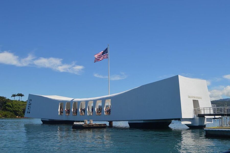 From Waikiki: Pearl Harbor USS Arizona Memorial Program - Guides who make the drive more useful