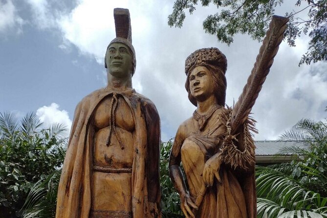 Full Day Oahu Tour with Byodo Temple & Waimea Waterfalls - Tropical Farms offers a quick taste of local products