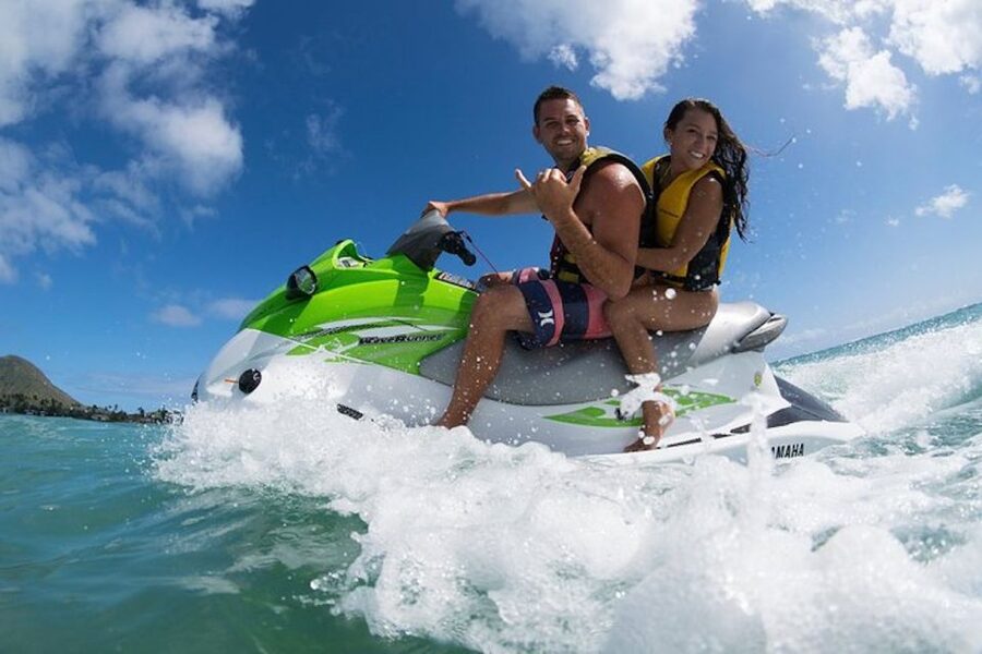Hawaii Kai: Maunalua Bay Jet Ski Ride - The free shuttle to the riding area