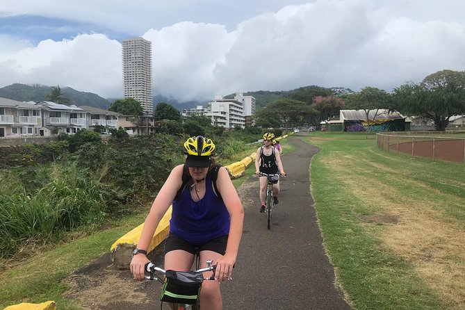 Hawaiian Food Tour by Bike in Oahu - Queen’s Beach, Kapiolani Park, and the Diamond Head edge