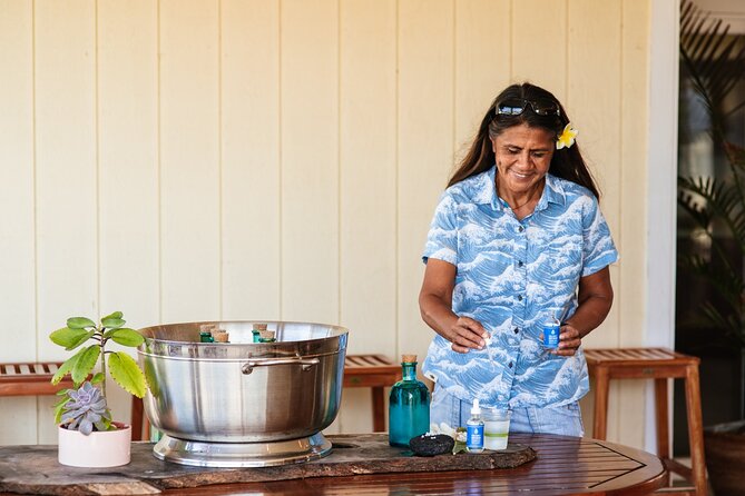 Hawaiian Salt Farm Tour in Kona - The optional foot soak and the cold-water warning