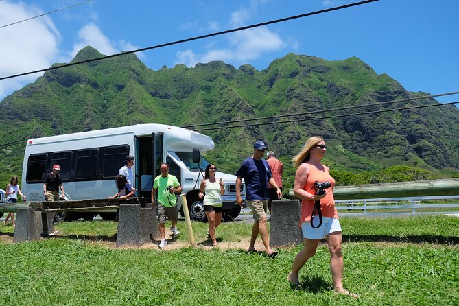 Hidden Gems of Oahu Circle Island Tour with Byodo In Temple - Lunch near Kahuku and the North Shore food stops
