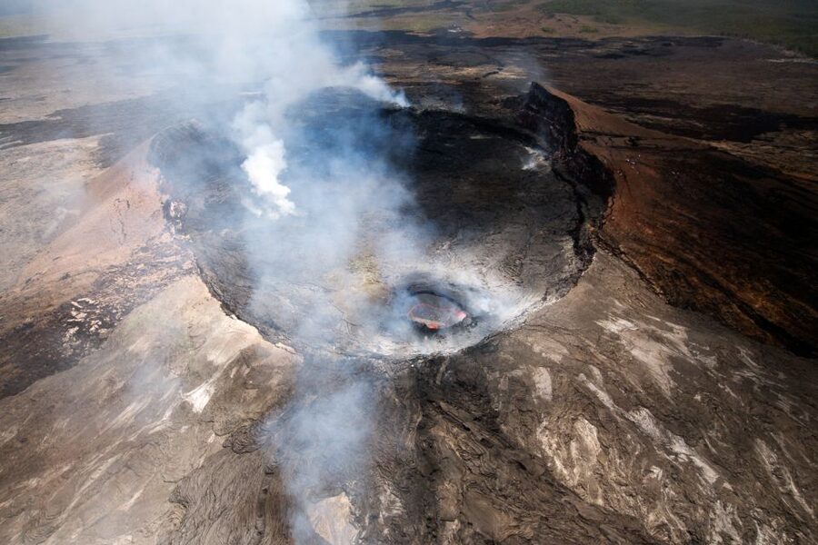 Hilo: Hawaii Volcanoes National Park Flight - What the pilot and ground crew add