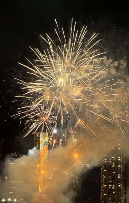 Honolulu: 1-Hour Friday Night Fireworks Cruise with Drinks - Key points at a glance