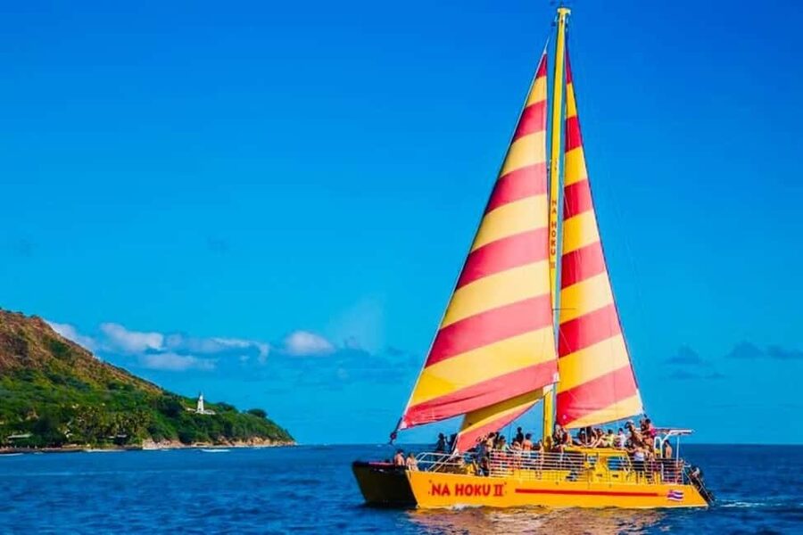 Honolulu: 1-Hour Friday Night Fireworks Cruise with Drinks - Fireworks with a wide ocean view