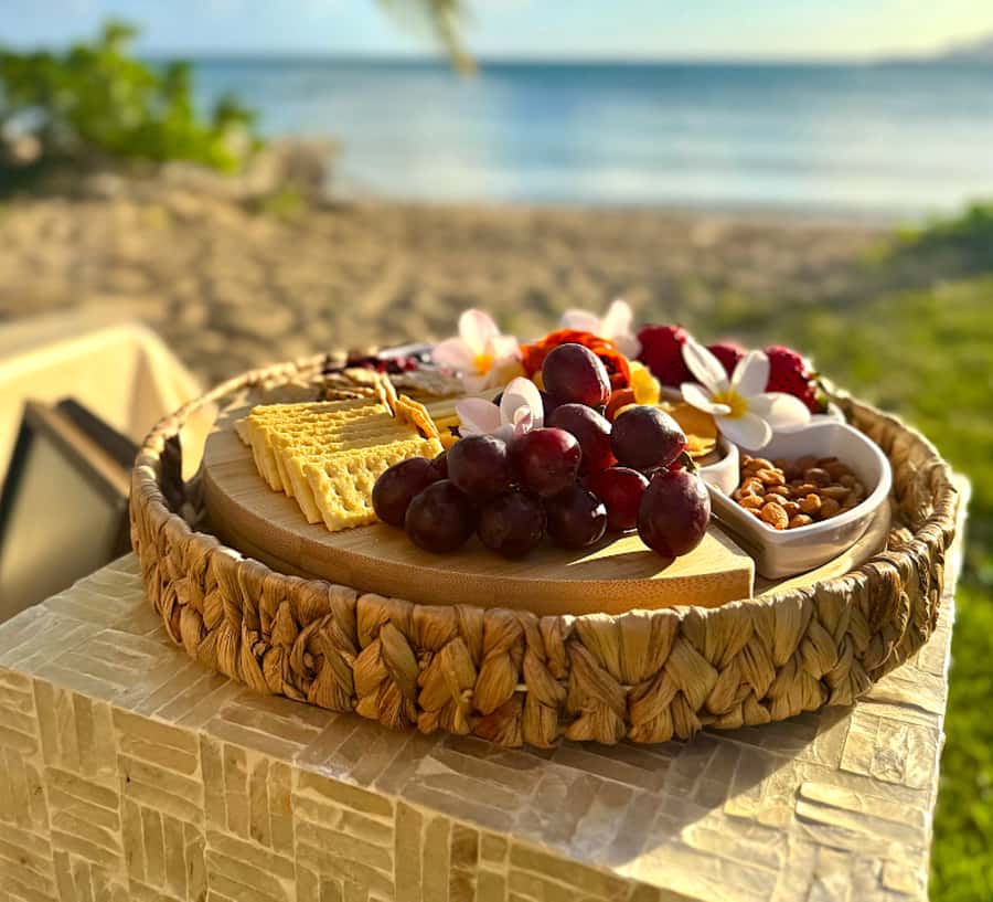 Honolulu: Beachside Luxury Picnic & Paint - A quiet beach alternative to the Waikīkī routine