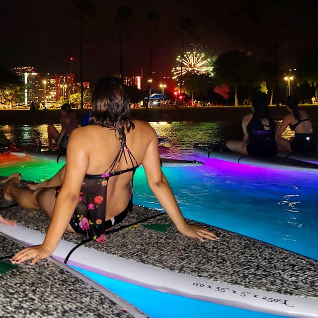 Honolulu: Fireworks Glow and Flow Yoga Class - Key points to know before booking