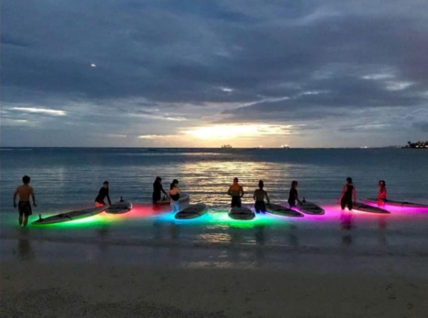 Honolulu: Fireworks Glow and Flow Yoga Class - Who should book this experience