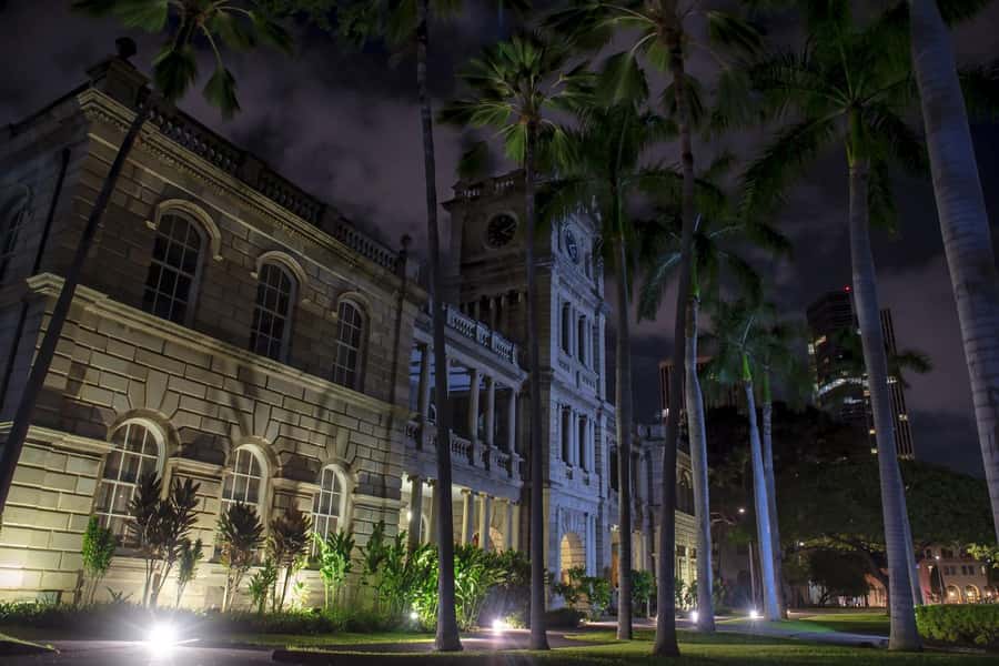 Honolulu Haunts: Ghosts and Spirits Walking Tour - Booking and meeting tips for a smoother evening