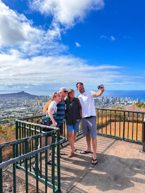 Honolulu: Highlights of Oahu Small Group Tour - A long Oahu loop with a local guide