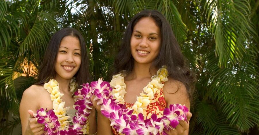 Honolulu Honeymoon Airport Lei Greeting - The first aloha at Honolulu Airport