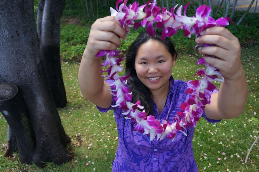 Honolulu Honeymoon Airport Lei Greeting - What happens after your plane lands