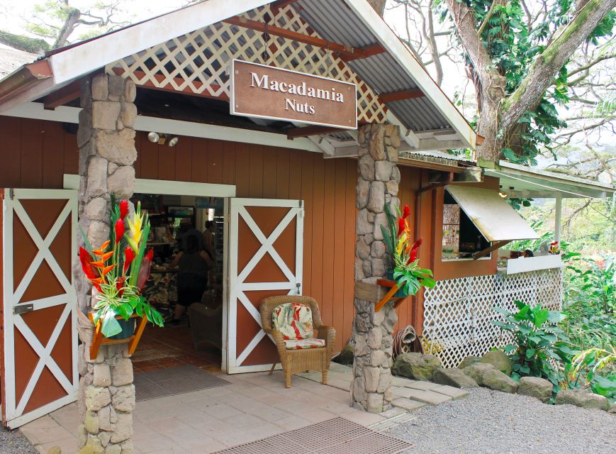 Honolulu: Oahu Sights and Bites Circle Island Foodie Tour - Fresh fruit at a local North Shore stand
