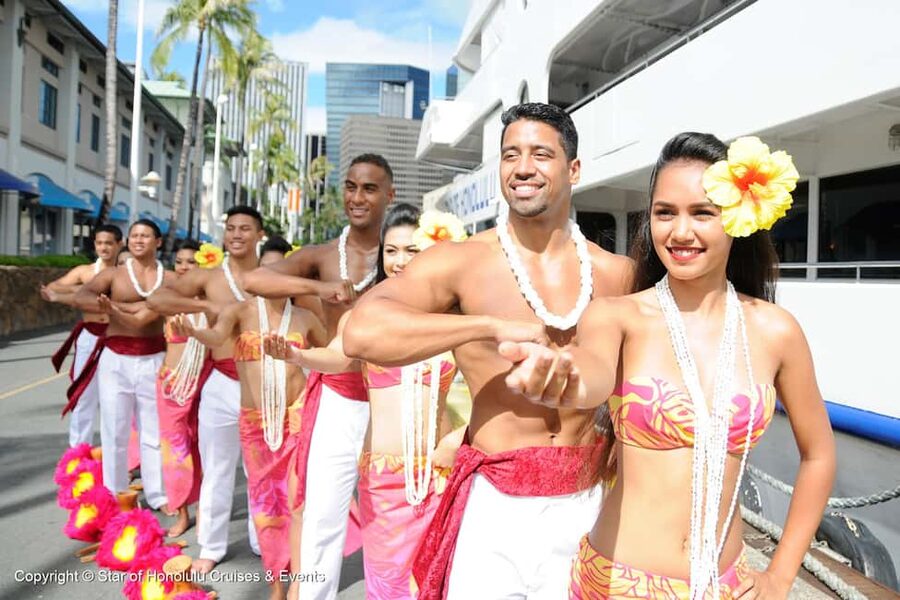 Honolulu: Pacific Star Sunset Buffet and Show - A sunset cruise built around dinner and a show