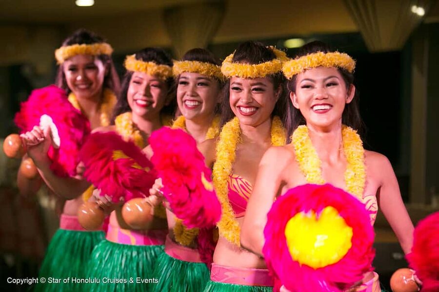 Honolulu: Pacific Star Sunset Buffet and Show - Why Friday may be worth the extra planning
