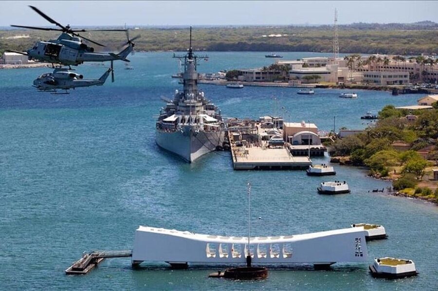 Honolulu: Pearl Harbor, USS Arizona and Battleship Missouri - Taking the boat to the USS Arizona Memorial