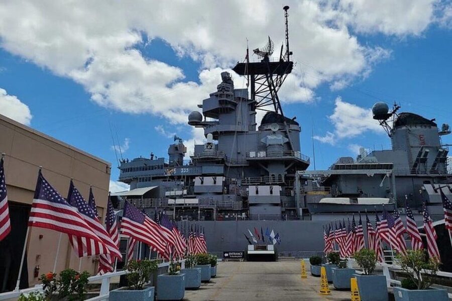 Honolulu: Pearl Harbor, USS Arizona and Battleship Missouri - What the guides add to the day