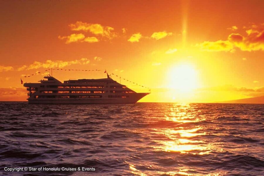 Honolulu: Sunset 5 Course Dinner Cruise with Entertainment - Sailing past Ala Moana and Waikiki