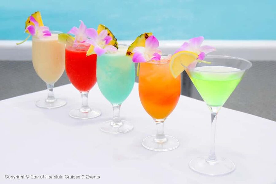 Honolulu: Sunset 5 Course Dinner Cruise with Entertainment - Diamond Head at sunset