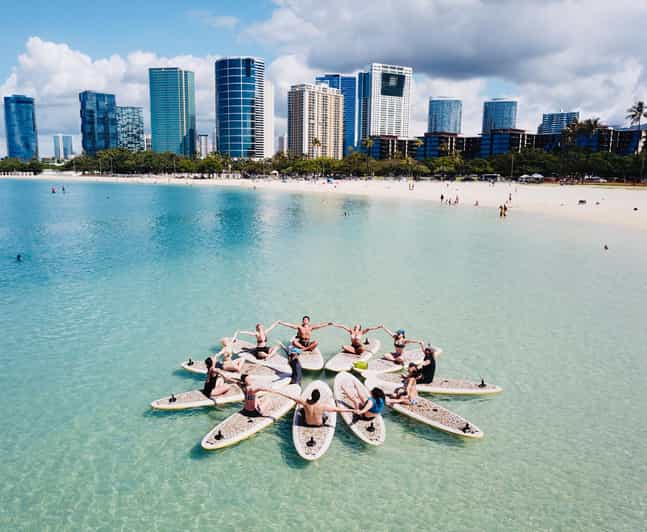 Honolulu: SUP (Standup Paddleboard) Yoga Class - Getting comfortable before the board leaves shore