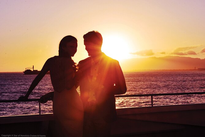 Honolulu: Three Star Deluxe Sunset Dinner Cruise and Show - Practical timing and small details that matter