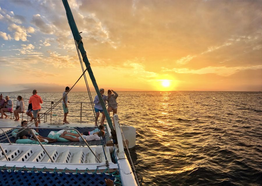 Kaanapali: Sunset Dinner Catamaran Cruise With Drinks - The sunset champagne toast