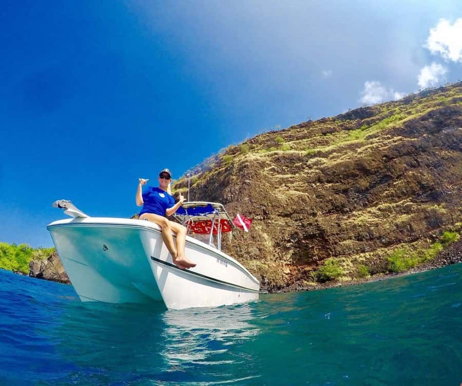 Kailua Kona: Dolphin, Sea Cave and Captain Cook Snorkel Tour - Why this Kona boat trip feels different